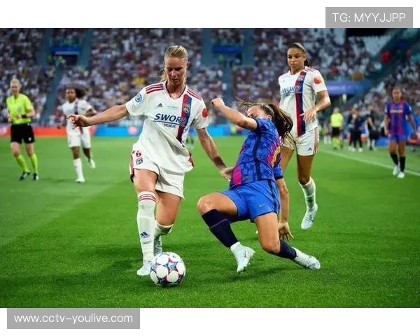 巴萨女足欧冠决赛胜里昂卫冕，队史第三座欧冠奖杯