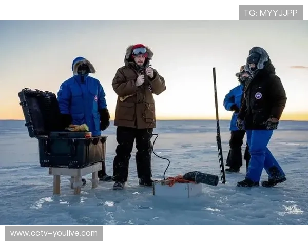 北极圈举办冰球友谊赛,气候变暖致冰层厚度创新低 北极圈举办冰球友谊赛,气候变暖致冰层厚度创新低